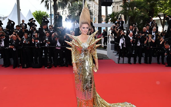 2. А что рекламирует Лена Ленина?