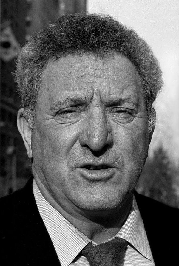 8. "Почему-то всегда трудно поверить, что другие тоже умеют любить"