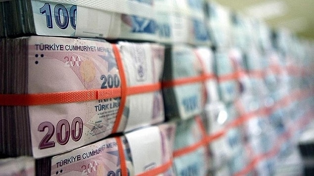 Bu verilere göre TL'deki değer kaybı yüzde 1'i aştı ve gelişmekte olan ülkeler arasında bugün de en çok değer kaybeden para birimi oldu.