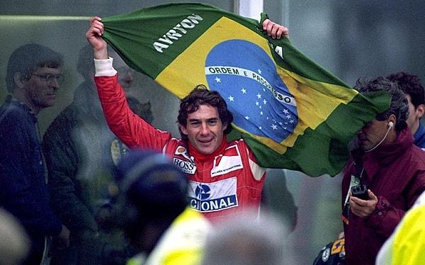 43. 3 kez Formula 1 şampiyonluğu elde etmiş  ve 34 yaşında hayatını kaybetmiş Brezilyalı efsanevi yarışçı Ayrton Senna üzerine kurulu bu belgesel 'Senna'. Rakipler, düşmanlar, zorluklar ve siyasetin sporu nasıl etkilediğinin enteresan hikayesini izleyeceksiniz.