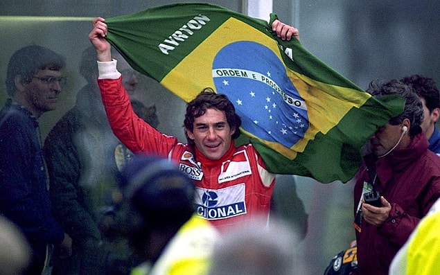 40. 3 kez Formula 1 şampiyonluğu elde etmiş ve 34 yaşında hayatını kaybetmiş Brezilyalı efsanevi yarışçı Ayrton Senna üzerine kurulu bu belgesel 'Senna'. Rakipler, düşmanlar, zorluklar ve siyasetin sporu nasıl etkilediğinin enteresan hikayesini izleyeceksiniz.