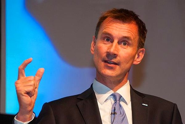 Jeremy Hunt geçtiğimiz günlerde Facebook ve Google gibi şirketleri sosyal medya ve gençler açısından uyardı.