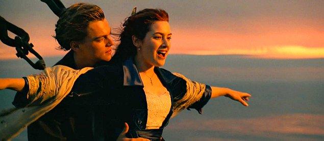 2. Fırtınalar estiren Titanic filmini seyretmiş ve o kadar büyük bir geminin nasıl battığına şaşırmış olabilirsiniz. Filmden sonra da arkadaşınızla Jack ve Rose duruşu yapmışsınızdır.