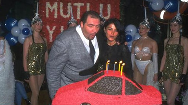 3. "Titan Saadet Zinciri" diye bir oluşumu her yerde duymaya başlamışsınızdır. Üstelik Tarkan'ın "Şımarık" şarkısında dans eden bir takım ilginç insanlar da görmüşsünüzdür.
