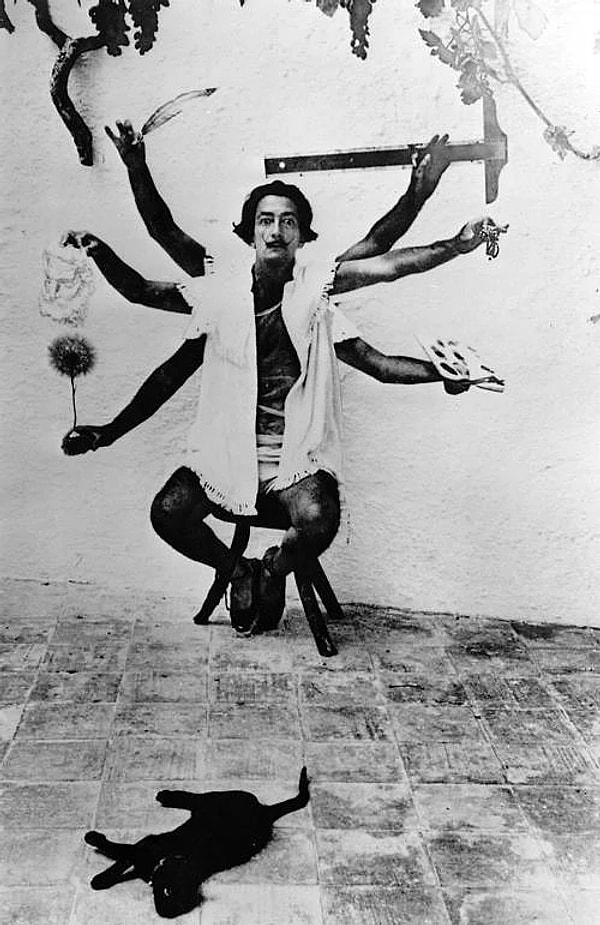 10. Salvador Dali bir vesileyle “Bazen eğlenmek için annemin portresine tükürürüm.” yazdığı bir eser sergilemişti. Babası özür dilemesini istediğinde, bunu reddetmişti...