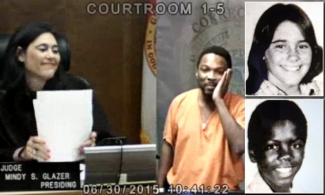 12. Miami'de hakim olarak görev yapan Mindy Glazer'ın baktığı bir hırsızlık davasında ilginç bir buluşma yaşandı. Hırsızlık suçundan yargılanan Arthur Booth, Glazer'a ilk bakışta oldukça tanıdık gelmişti.