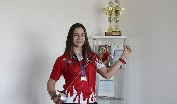 4. Deniz Selin Ünlüdağ - Eskrimde Avrupa Şampiyonu.