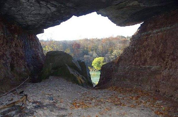 Senecalar tarafından mağaraya 'Kötü Ruhun Mağarası' adı verildi.