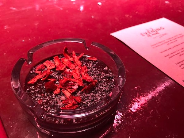 6. Шоколадный пудинг, подаваемый в пепельнице