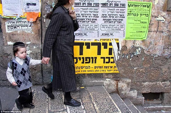 8. Мама и сын на улицах Иерусалима, Израиль (2010)