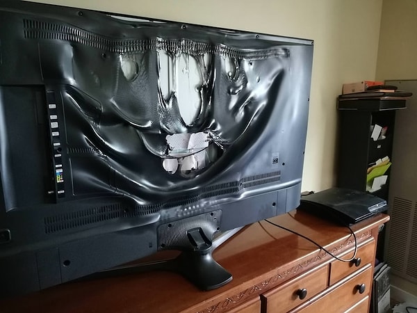 14. Этот телек еще и насмехается!