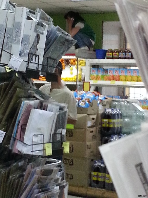 19. Это сеть не ловит или она всегда так общается по телефону?