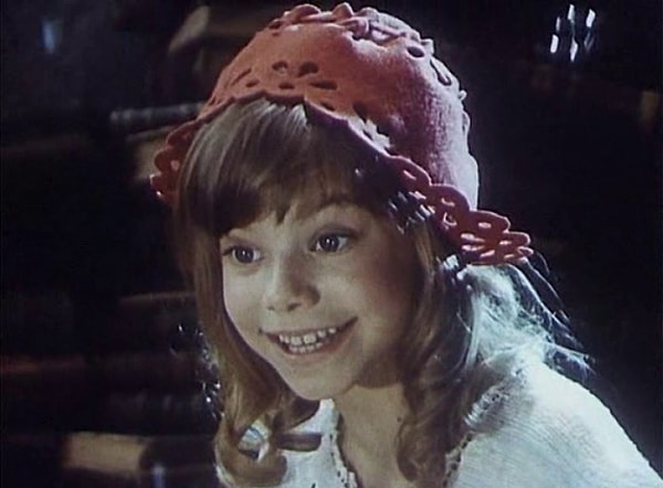 2. Как изначально называлась сказка "Про Красную Шапочку?"