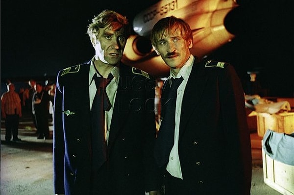 3. Фильм "Экипаж" снимался под названием "Особые обстоятельства". Но существовал еще один вариант.