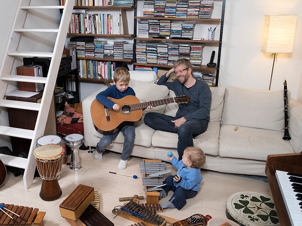 9. Итальянский папа дома с детьми: