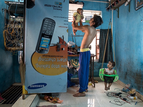 12. Индия, папа с двумя детьми: