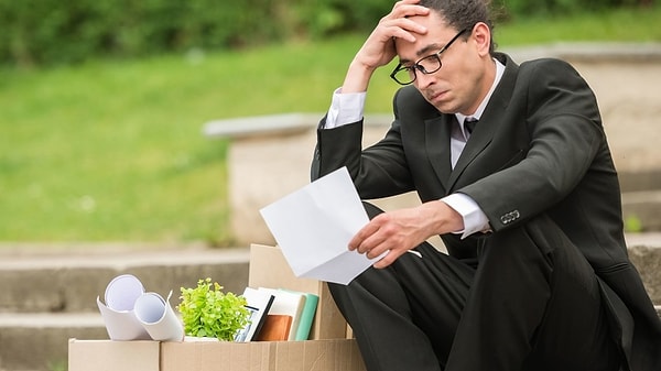 2. Если вы работаете в колл-центре, можете помахать своей работе ручкой.