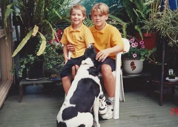 4. Кто этот милаш справа?