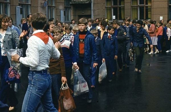 10. Иметь какие джинсы считалось в СССР особым шиком?