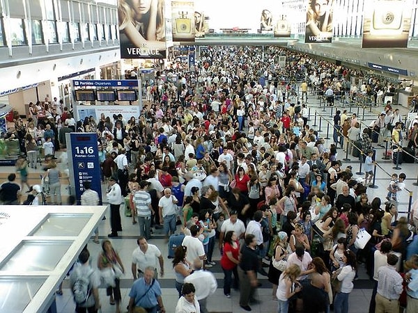 2. А сможете ли вы угадать, какой самый оживленный аэропорт в мире по количеству пассажиров?