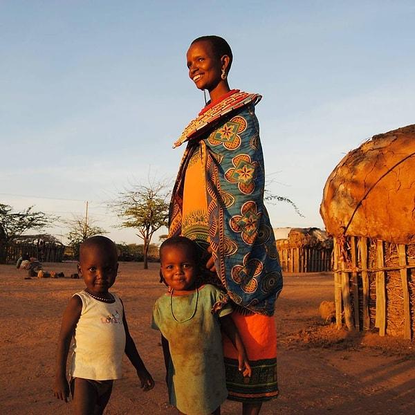 Kadınlara karşı vahşi ve oldukça sert geleneklere sahip Samburu kabilesinde ne yazık ki yer yer kadın sünneti devam etmekte...
