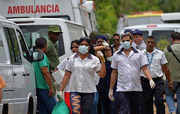 Küba'nın resmi gazetesi Granma, 113 kişinin bulunduğu düşen uçaktan sadece 3 kişinin kurtulduğunu, hastanede tedavi altına alınan bu kişilerin durumunun ağır olduğunu bildirdi.