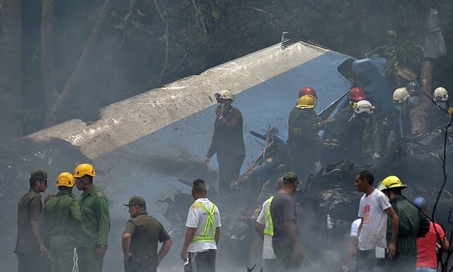 Uçak Havana ile Boyeros arasındaki otoyolun üzerindeyken düştü.