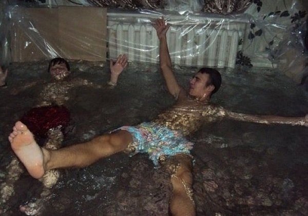 7. Кто сказал, что для крытого бассейна обязательно нужен шикарный загородный дом?