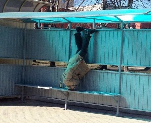 12. Когда утреннее похмелье способно сделать йога из кого угодно 🍺