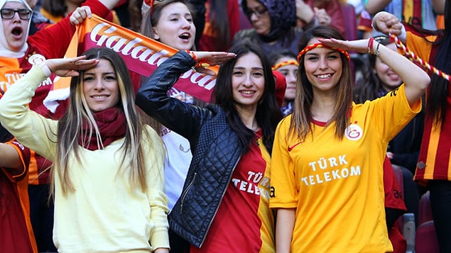 13. Sabırlıdırlar... Çünkü bekledikleri günün geleceklerine inançları tamdır. Bu inancı sağlayan tecrübelerini bir gurur olarak yüreklerinde taşırlar!