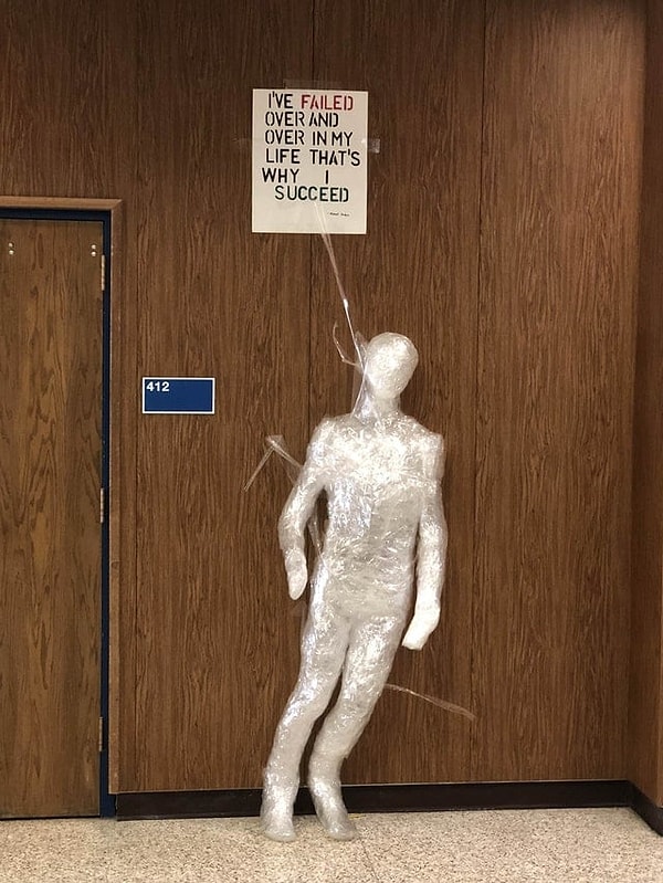 14. "В моей жизни было много провалов, вот почему сейчас я успешен" - говорит этот манекен... Вот это мотивация!