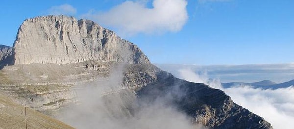 12. Гору Олимп можно найти в Италии.