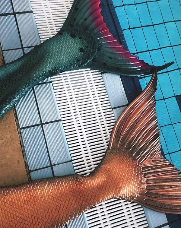 12. Когда Риеля спросили, как люди вообще реагируют на его хвост, он ответил следующее: «В общественные бассейны не пускают с русалочьим хвостом, но я часто плаваю в озерах и в океане…»