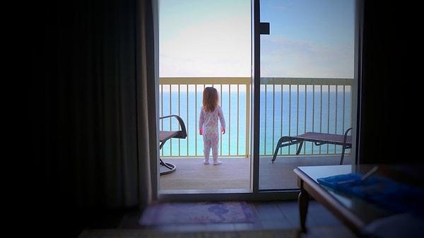 8. "Kızım hayatında ilk defa okyanus gördü. Bu da gördüğü ilk anın fotoğrafı."