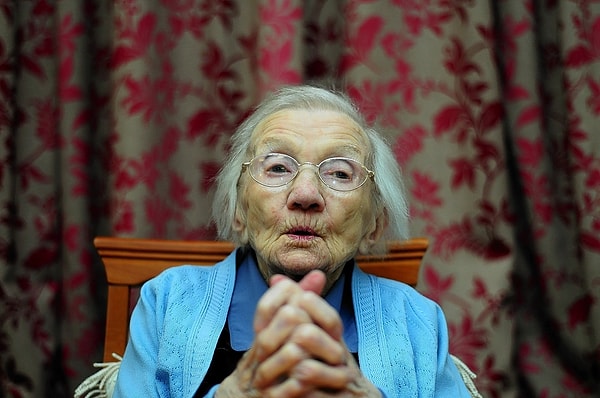 9. «Всю свою жизнь я усердно работала и почти никогда не брала отпуск. Я покинула дом, когда мне было 13 и начала доить коров. Я всегда работала с очень хорошими людьми. Удивительно видеть, насколько сильно изменился мир со времен моего детства».