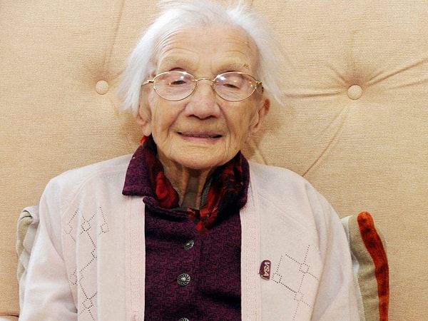 10. Джесси Галлан умерла в 109 лет своей смертью в собственной кровати, окруженная семьей. Но до сих пор ее совет о том, как прожить долгую и счастливую жизнь, впечатляет всех, кто его слышит.