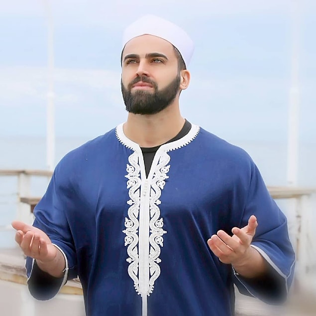 Bu arada üniversitede okurken Diyanet İşleri Başkanlığı'nda kadrolu olarak görev yaptığını da hatırlatalım.