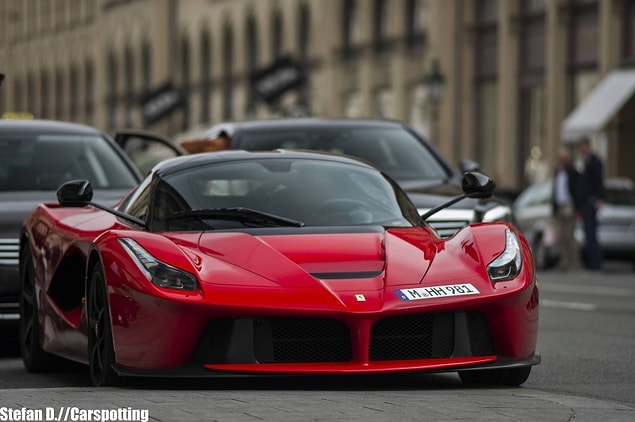 16. Ferrari LaFerrari (349.2 kms)