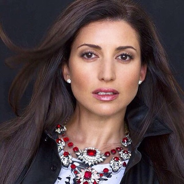 7. Жасмин закончила медицинский колледж Дербента с красным дипломом.