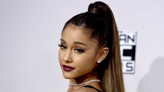 1. ''Ariana Grande, saçlarını her zaman atkuyruğu yapar.''