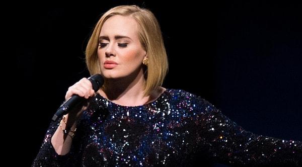 13. ''Adele'in menajeri, Adele birkaç kez sarhoş olduktan sonra onun Twitter hesabına el koydu.''