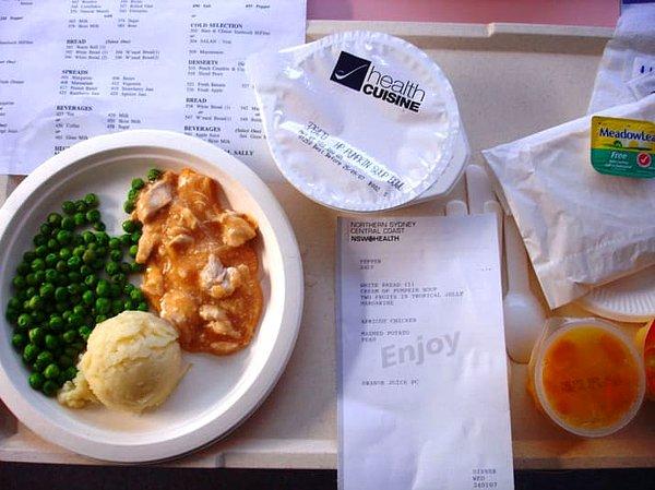 3. Avustralya, Sydney: balkabağı çorbası, bezelye, patates püresi, kayısılı tavuk yemeği.