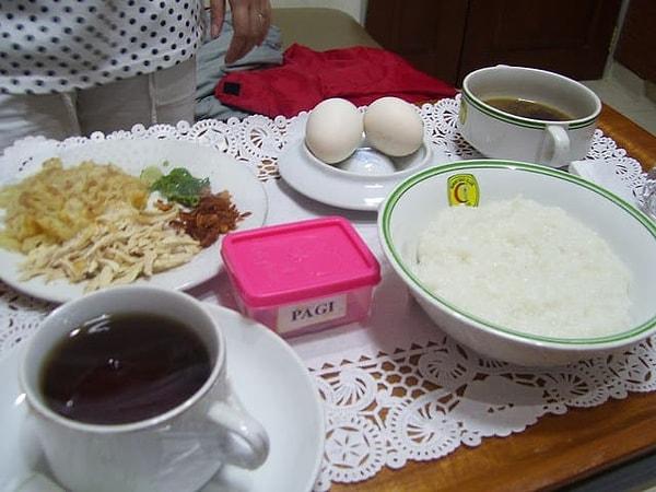 15. Endonezya: makarna, tavuk, yumurta, pilav, çorba, çay.