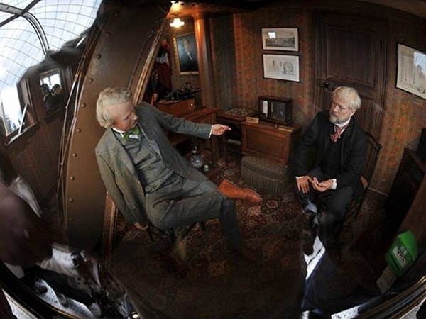 Известно, что Густав Эйфель пользовался этой комнаткой единолично и ни за какие деньги не разрешал снимать её даже на одну ночь (а деньги ему предлагали хорошие).