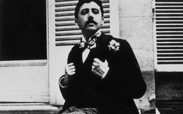 4. "Удовольствия — это все равно что фотографии. То, что мы воспринимаем в присутствии любимого существа, — это всего лишь негатив. Проявляем же мы его потом, у себя дома, когда обретаем внутреннюю темную комнату, куда для посторонних вход воспрещен"