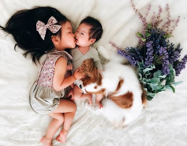 9. Данника целует своего маленького брата, Ди-Джея, всякий раз, когда у нее появляется такая возможность, как самая настоящая старшая сестра!