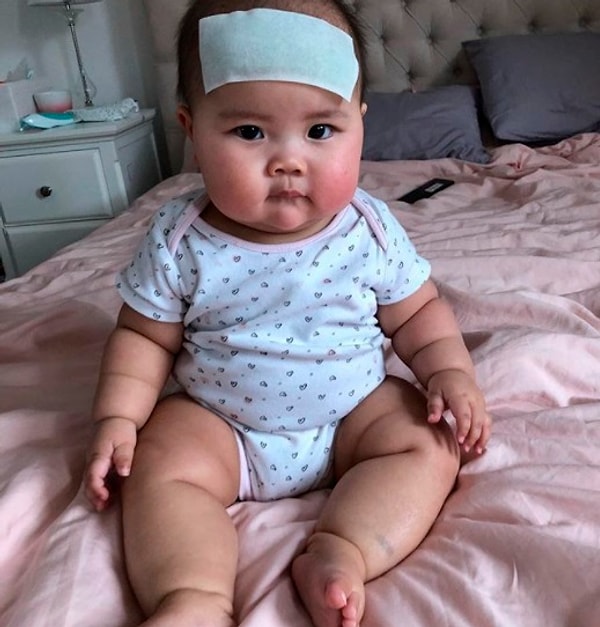 14. Очаровательная Айла, которая, несмотря на свою болезнь, продолжает смешить и радовать подписчиков своим серьезным видом.