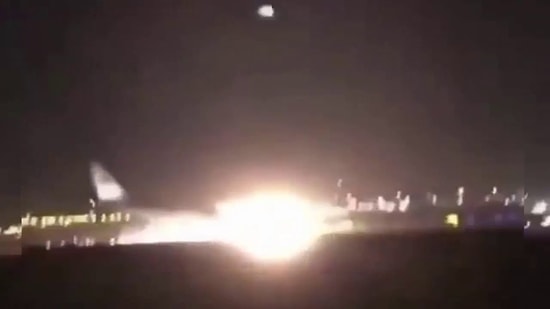 Ön Tekerleri Açılmayan Uçağı Burun Üstü İndirerek 151 Kişinin Hayatını Kurtaran Pilot