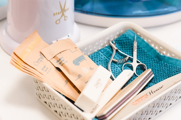 3. Удостоверьтесь, что инструменты для маникюра стерилизуются после каждого клиента.