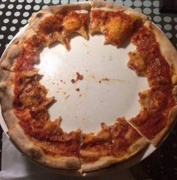 2. "- Ты что, злишься на меня? - Нет, я даже оставила тебе немного пиццы"